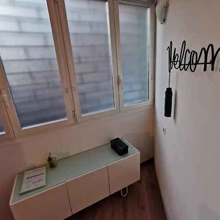 Likehome - Via Scaldasole Loft * Milan
